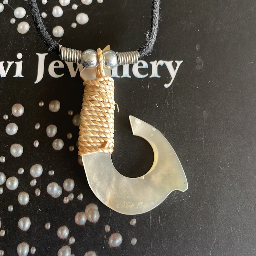 Hawaiian Jewelry Hand Carved Natural Fish Hook Buffalo Bone Hawaii Necklace - Picture 3 of 10